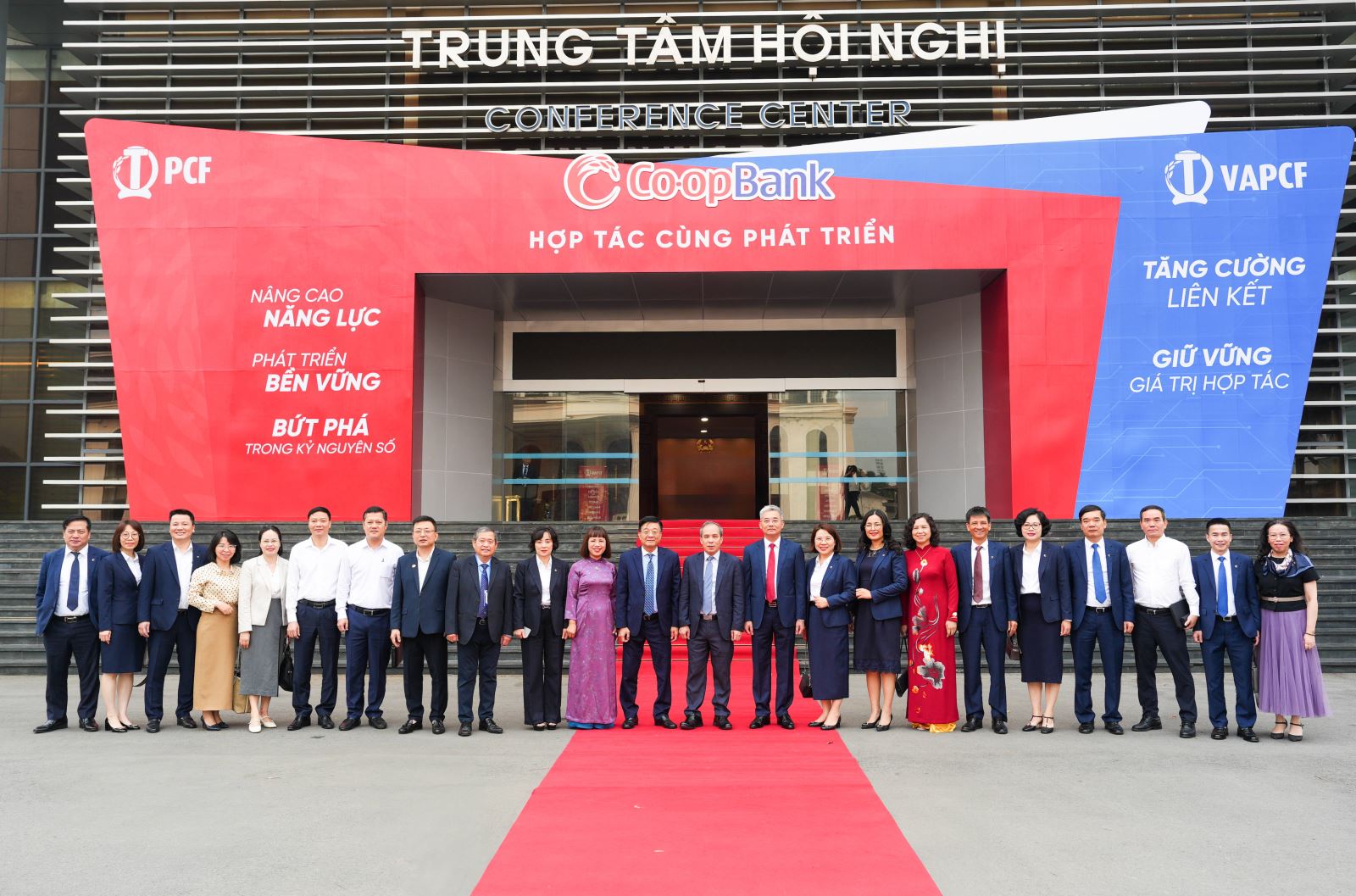 Hình ảnh: Thế và lực mới cho Co-opBank số 1