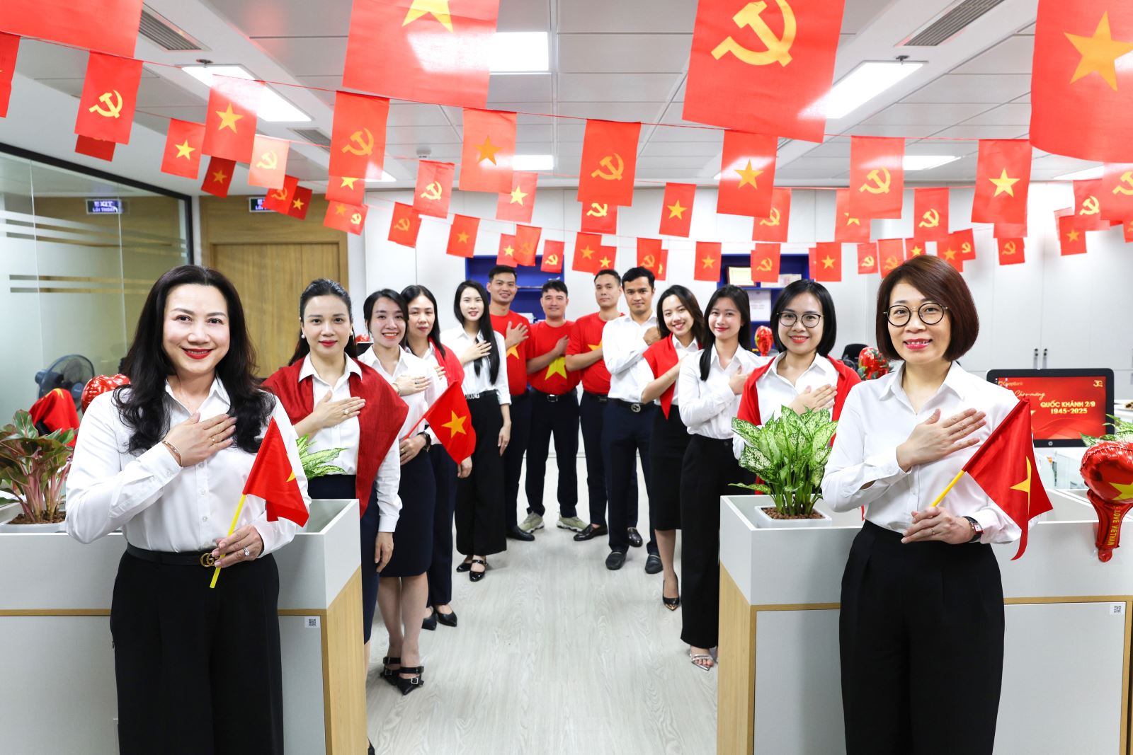 Hình ảnh: “Hào khí 80 năm độc lập dân tộc - Dấu ấn 30 năm Co-opBank” số 4