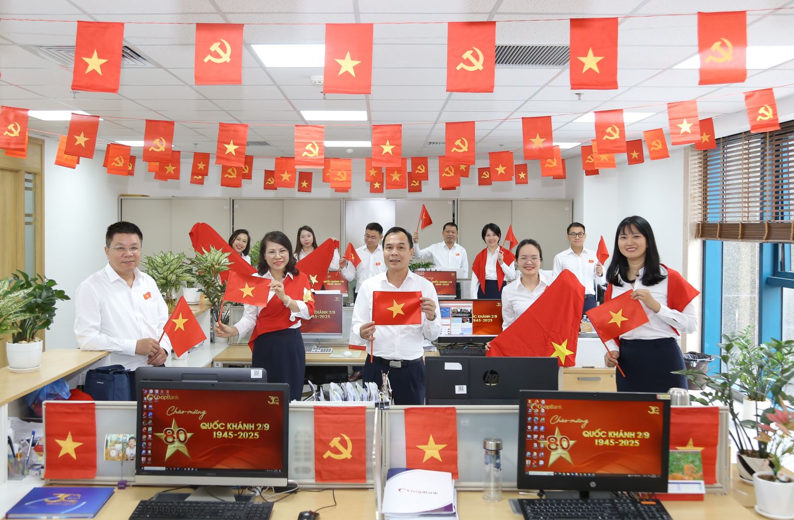 Hình ảnh: “Hào khí 80 năm độc lập dân tộc - Dấu ấn 30 năm Co-opBank” số 6