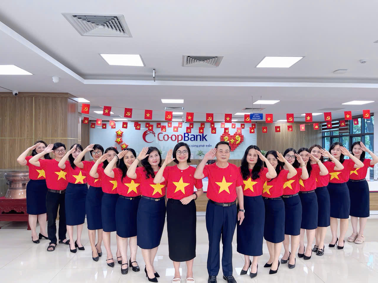 Hình ảnh: “Hào khí 80 năm độc lập dân tộc - Dấu ấn 30 năm Co-opBank” số 7