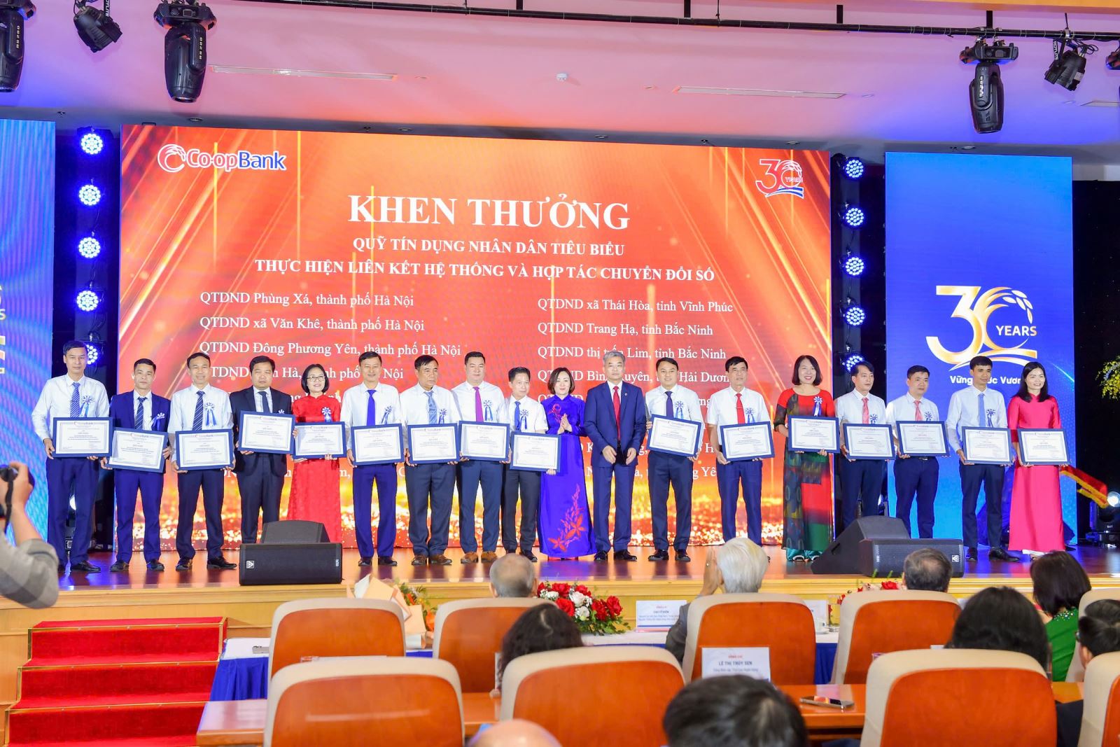 Lễ kỷ niệm 30 năm thành lập Co-opBank thành công tốt đẹp - ảnh 6 Hình ảnh: Lễ kỷ niệm 30 năm thành lập Co-opBank thành công tốt đẹp số 6