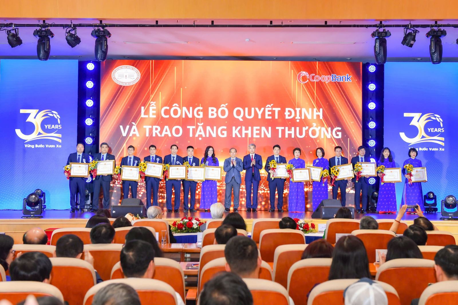 Lễ kỷ niệm 30 năm thành lập Co-opBank thành công tốt đẹp - ảnh 3 Hình ảnh: Lễ kỷ niệm 30 năm thành lập Co-opBank thành công tốt đẹp số 3