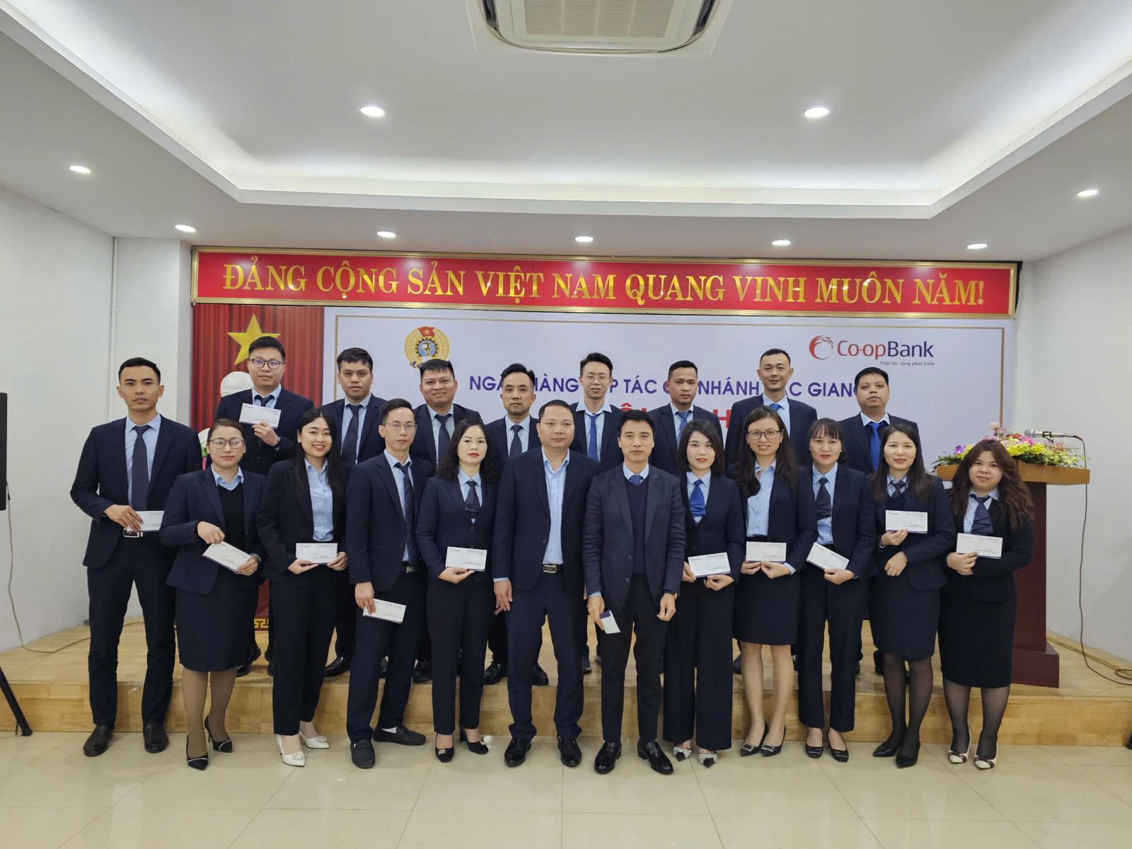 Hình ảnh: Co-opBank hướng tới Hội nghị tuyên dương điển hình tiên tiến toàn hệ thống - Tôn vinh giá trị lao động, lan tỏa tinh thần đổi mới số 2