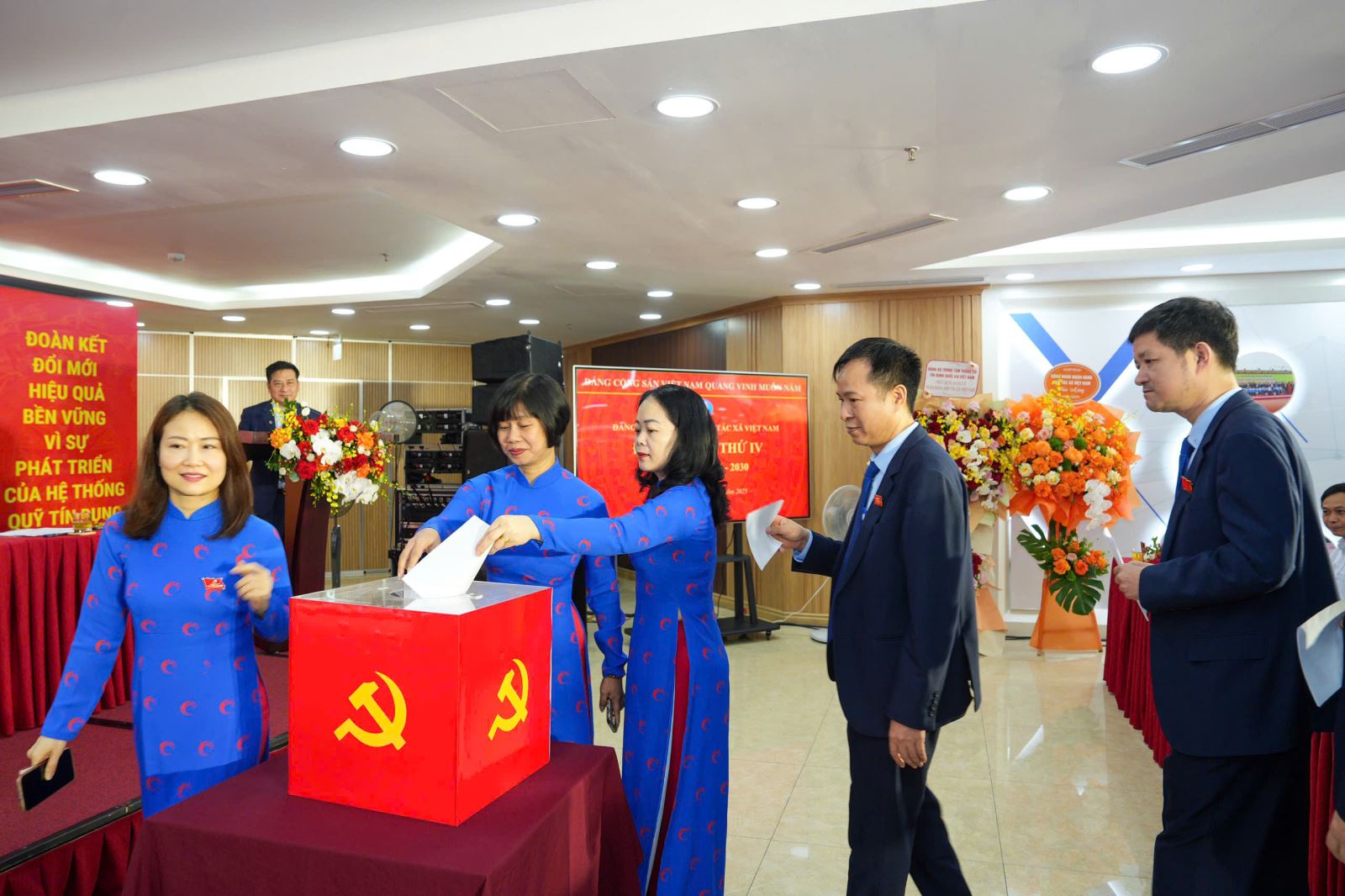 Hình ảnh: Đại hội Đảng bộ Co-opBank nhiệm kỳ 2025 - 2030: “Đoàn kết - Đổi mới - Hiệu quả - Bền vững - Vì sự phát triển của hệ thống QTDND” số 7