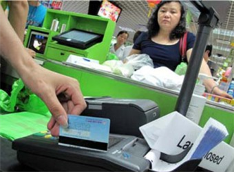 Thanh toán bằng tiền mặt giảm mạnh
