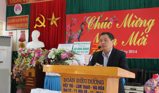 Ngân hàng Hợp tác trao tặng quà cho người có công tại Phú Thọ