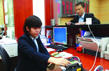 Nhu cầu vốn không chỉ chờ hạ lãi suất