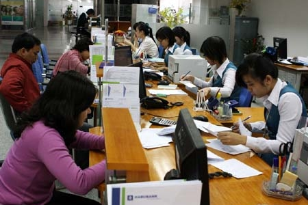 Lãi suất huy động VND của nhiều ngân hàng thấp dưới mức trần