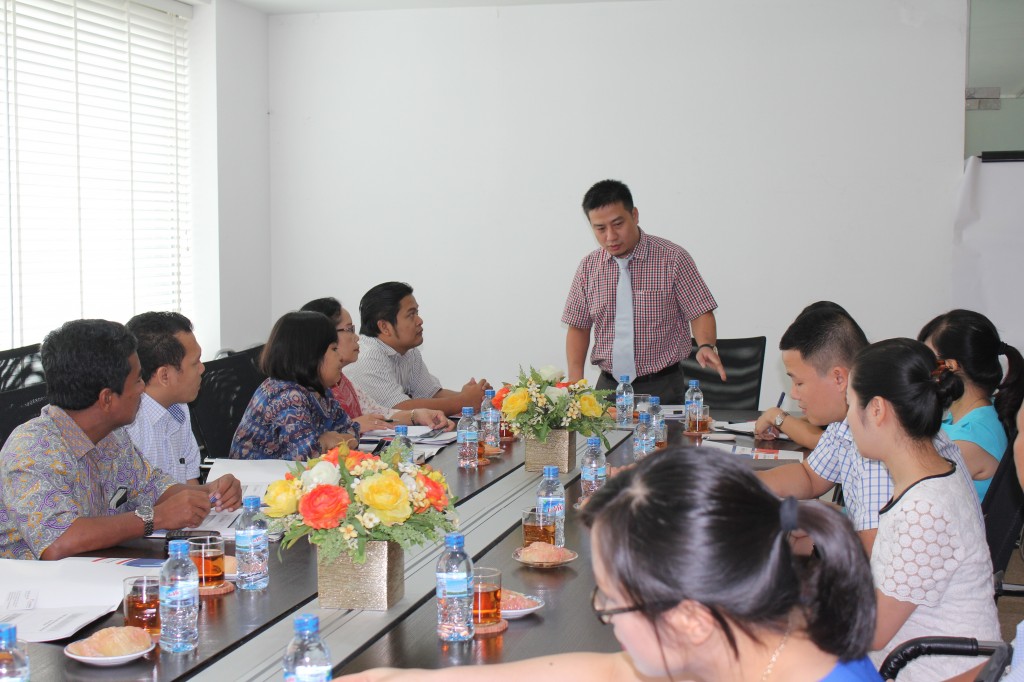 Ông Nguyễn Thạc Tâm, Phó Tổng giám đốc Ngân hàng Hợp tác phát biểu tại buổi tiếp Đoàn đại biểu Indoneisa tại Ngân hàng Hợp tác