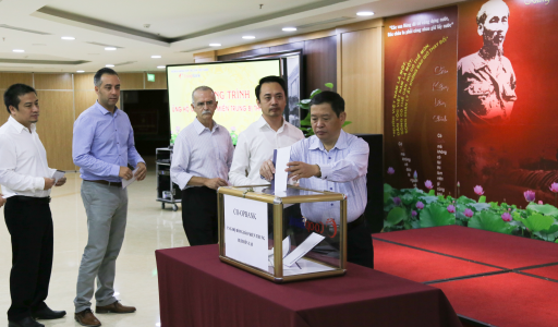 Ngân hàng Hợp tác chia sẻ khó khăn với đồng bào vùng lũ