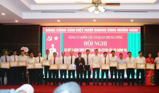 Đảng bộ Ngân hàng Hợp tác xã Việt Nam được Đảng ủy Khối các cơ quan Trung ương trao tặng bằng khen