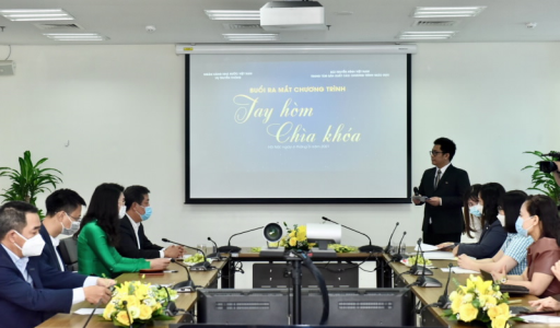 Tay hòm chìa khóa: Sáng tạo trong truyền thông giáo dục tài chính