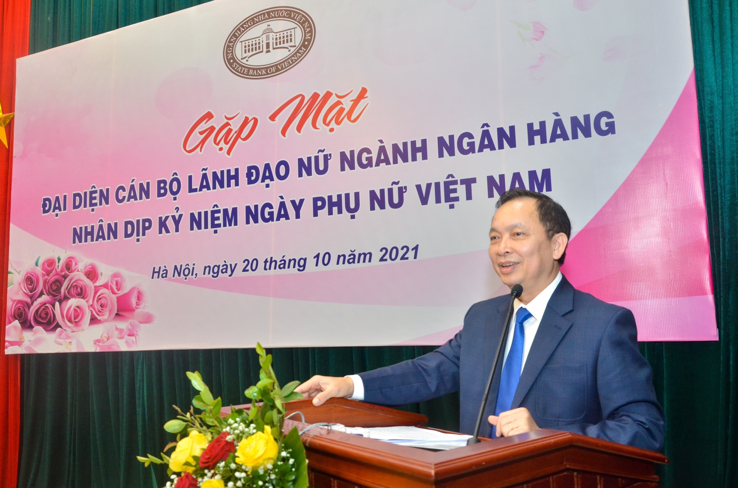 khang dinh vai tro vi the cua can bo nu trong nganh ngan hang