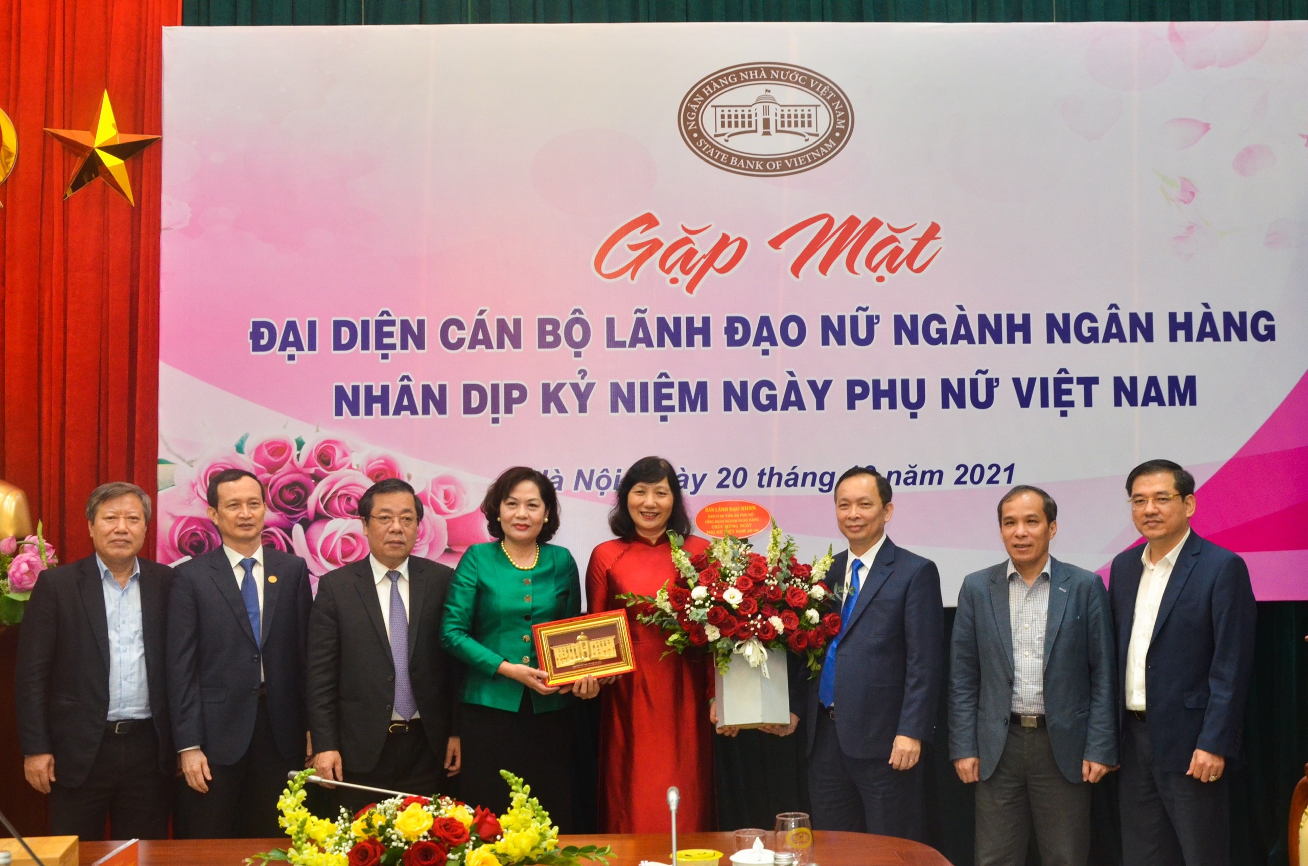 Khẳng định vai trò, vị thế của cán bộ nữ trong ngành Ngân hàng khang dinh vai tro vi the cua can bo nu trong nganh ngan hang