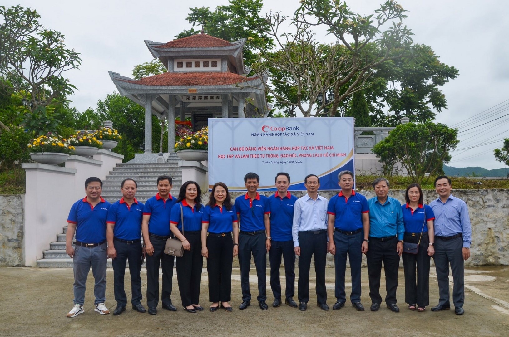 can bo dang vien co opbank hoc tap va lam theo tu tuong dao duc phong cach ho chi minh