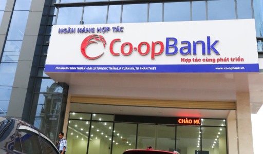 Co-opBank chi nhánh Bình Thuận sinh hoạt chính trị với chủ đề “Giữ trọn lời thề đảng viên”
