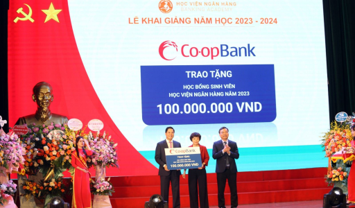 Co-opBank trao học bổng cho sinh viên Học viện Ngân hàng