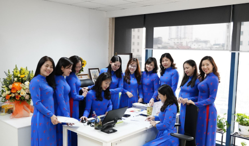 Nữ cán bộ Co-opBank và hệ thống QTDND:  Những đóa hoa rực rỡ sắc màu