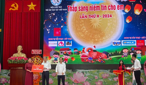 Co-opBank trao tặng 1.300 suất quà giúp “thắp sáng niềm tin” cho trẻ em nghèo, trẻ em khuyết tật