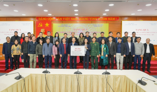 Co-opBank đồng hành cùng Công đoàn Ngân hàng Việt Nam: Tặng quà Tết và hỗ trợ công trình an sinh xã hội tại tỉnh Lào Cai