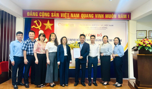 Co-opBank Leadership Works at Lam Dong Branch and Presents the Decision on the Re-appointment of the Branch Director