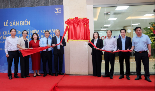 Plaque Unveiling Ceremony Celebrating the 30th Anniversary of Co-opBank’s Establishment