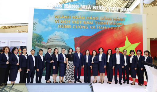 Co-opBank tham quan Triển lãm thành tựu Đất nước và “Ngành Ngân hàng – Tự hào quá khứ, vững vàng hiện tại, kiến tạo tương lai”