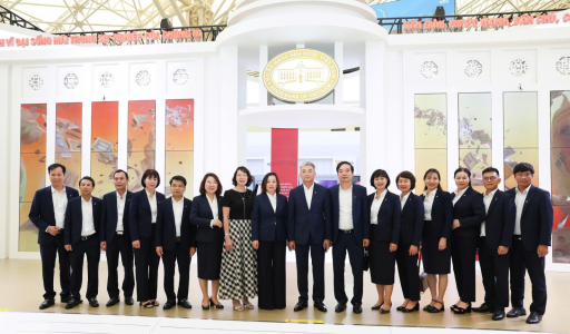 Co-opBank visits the National Achievements Exhibition and the “Banking Industry – Proud of the Past, Steady in the Present, Shaping the Future” Showcase