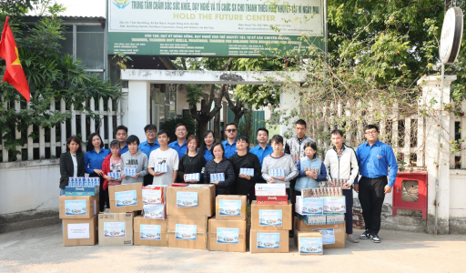 Đoàn Thanh niên Co-opBank trao tặng nhiều phần quà thiết thực tại Trung tâm Vì ngày mai