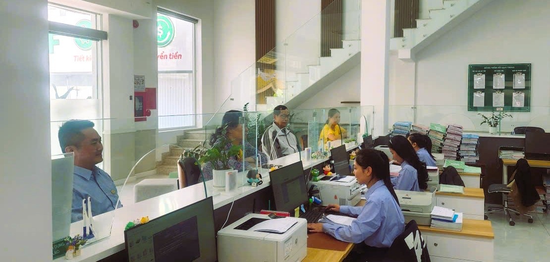 Các quỹ tín dụng nhândân đã đẩy mạnh chuyển đổi số và ứng dụng công nghệ thông tin vào hoạt động nghiệp vụ. 